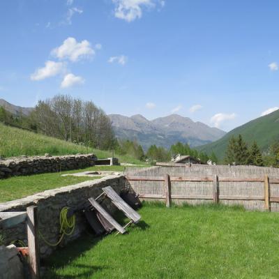 Monolocale con ampio giardino