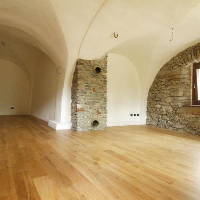 APT. 1 – BILOCALE IN BAITA DI FINE 1800 A 9 KM DA SESTRIERE – Fraz. VILLARDAMOND