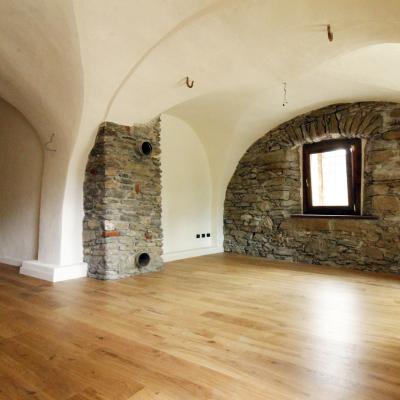 APT. 1 – BILOCALE IN BAITA DI FINE 1800 A 9 KM DA SESTRIERE – Fraz. VILLARDAMOND