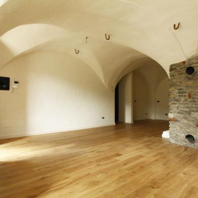 APT. 1 – BILOCALE IN BAITA DI FINE 1800 A 9 KM DA SESTRIERE – Fraz. VILLARDAMOND