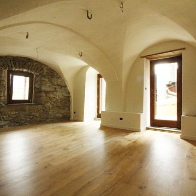 APT. 1 – BILOCALE IN BAITA DI FINE 1800 A 9 KM DA SESTRIERE – Fraz. VILLARDAMOND