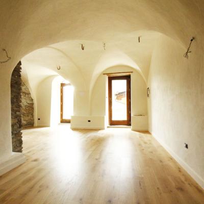 APT. 1 – BILOCALE IN BAITA DI FINE 1800 A 9 KM DA SESTRIERE – Fraz. VILLARDAMOND