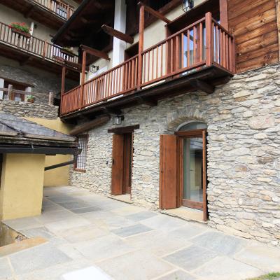 APT. 1 – BILOCALE IN BAITA DI FINE 1800 A 9 KM DA SESTRIERE – Fraz. VILLARDAMOND