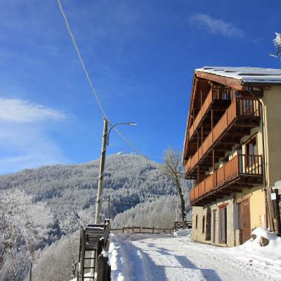 APT. 1 – BILOCALE IN BAITA DI FINE 1800 A 9 KM DA SESTRIERE – Fraz. VILLARDAMOND
