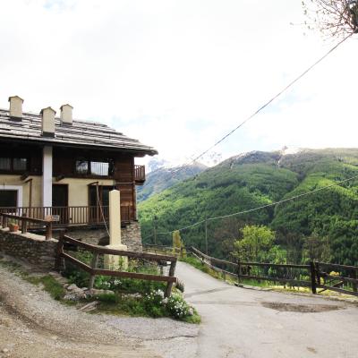  APT. 4 – TRILOCALE IN BAITA DI FINE 1800 A 9 KM DA SESTRIERE – Fraz. VILLARDAMOND