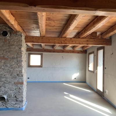 APT. 5 – TRILOCALE IN BAITA DI FINE 1800 A 9 KM DA SESTRIERE – Fraz. VILLARDAMOND 
