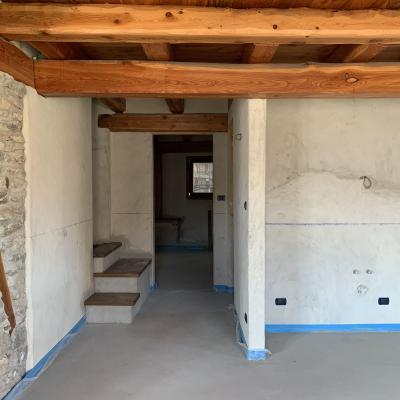 APT. 5 – TRILOCALE IN BAITA DI FINE 1800 A 9 KM DA SESTRIERE – Fraz. VILLARDAMOND 