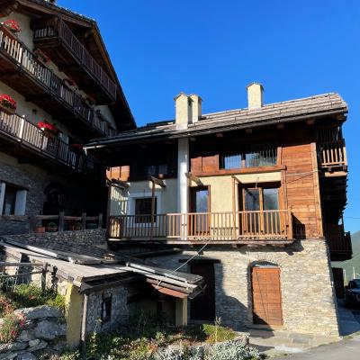  APT. 6 – TRILOCALE IN BAITA DI FINE 1800 A 9 KM DA SESTRIERE – Fraz. VILLARDAMOND