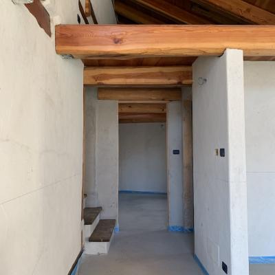  APT. 6 – TRILOCALE IN BAITA DI FINE 1800 A 9 KM DA SESTRIERE – Fraz. VILLARDAMOND