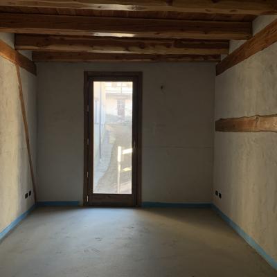  APT. 6 – TRILOCALE IN BAITA DI FINE 1800 A 9 KM DA SESTRIERE – Fraz. VILLARDAMOND
