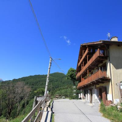 APT. 6 – TRILOCALE IN BAITA DI FINE 1800 A 9 KM DA SESTRIERE – Fraz. VILLARDAMOND