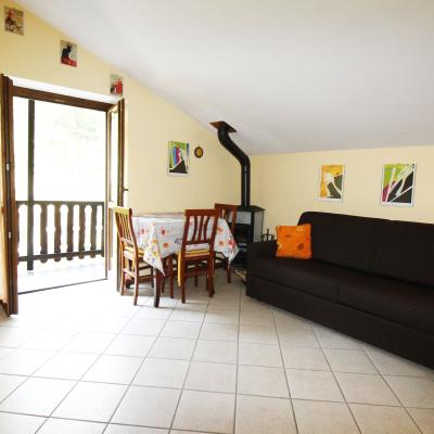 Grazioso monolcale con balcone e box auto.