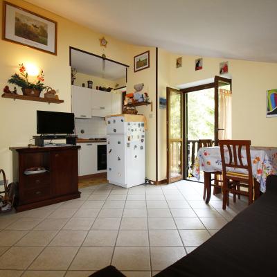 Grazioso monolcale con balcone e box auto.