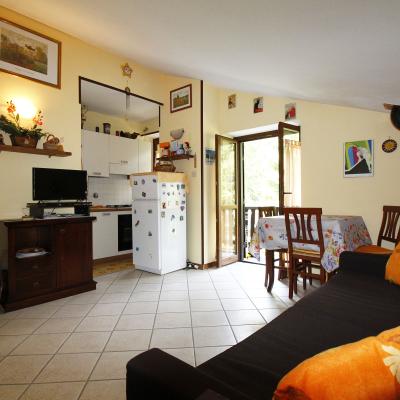 Grazioso monolcale con balcone e box auto.