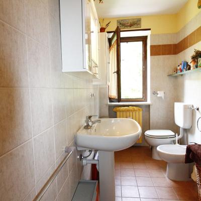 Grazioso monolcale con balcone e box auto.