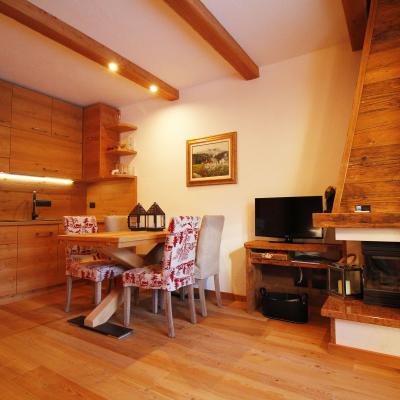 Favoloso appartamento con camino in pineta