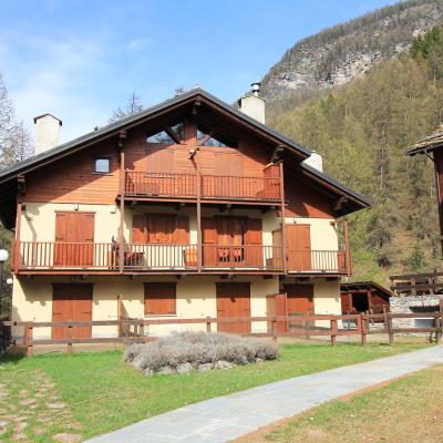 Favoloso appartamento con camino in pineta
