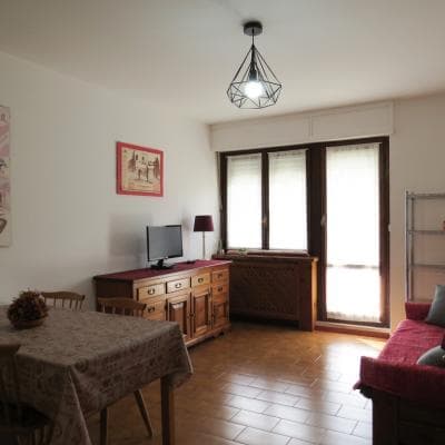 Trilocale ristrutturato, con ampio terrazzo.