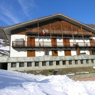 Grazioso monolcale con balcone e box auto.