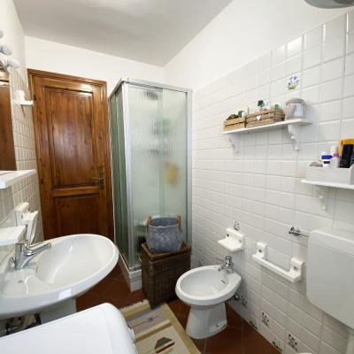 Bilocale angolare con terrazzo