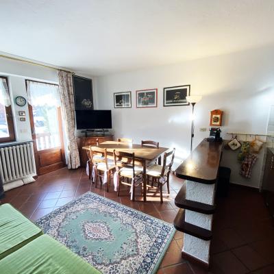 Bilocale angolare con terrazzo