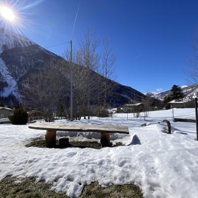 Suggestivo e ampio trilocale nella frazione di Pourrieres