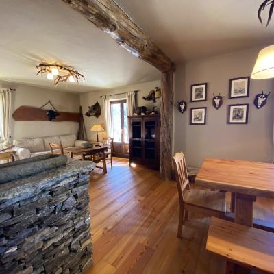 Suggestivo e ampio trilocale nella frazione di Pourrieres