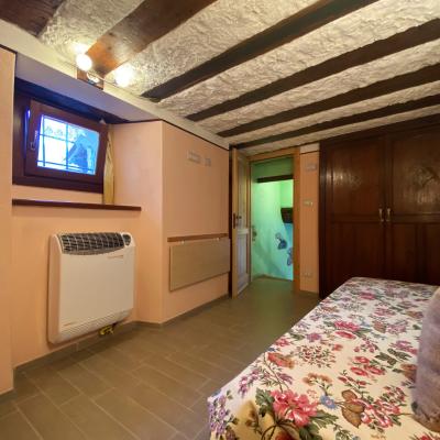 Accogliente trilocale nel borgo dei murales di Usseaux