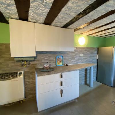 Accogliente trilocale nel borgo dei murales di Usseaux